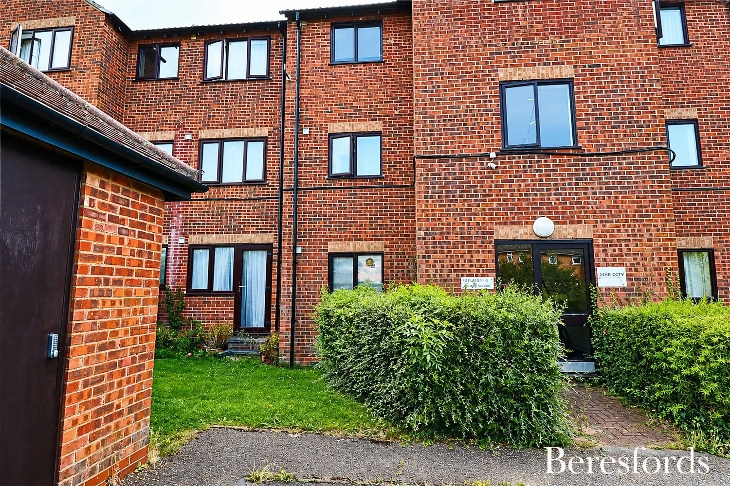 Flat Haslers Lane in Uttlesford