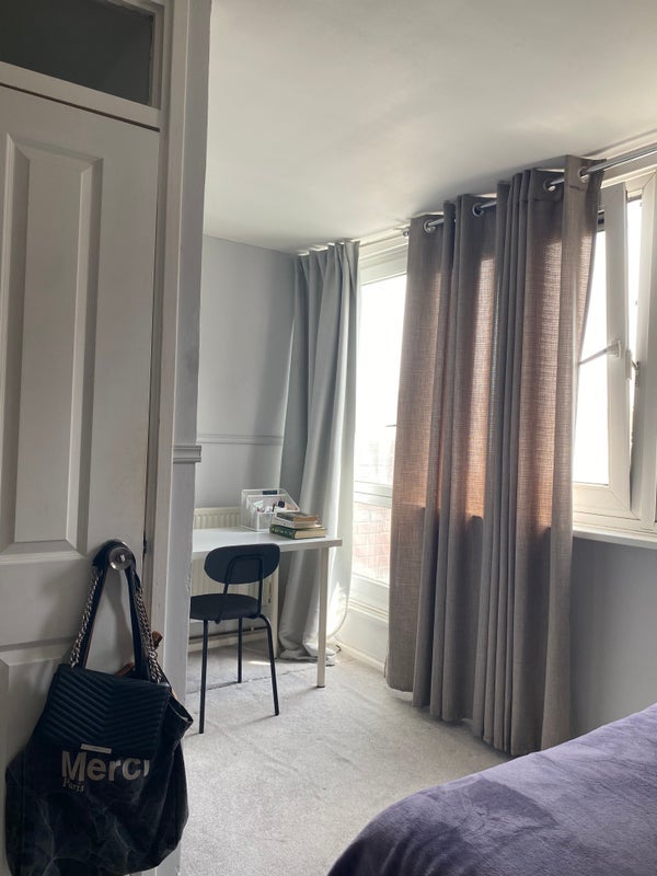 Room Snowshill Road in Greater London