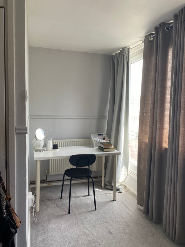 Room Snowshill Road in Greater London