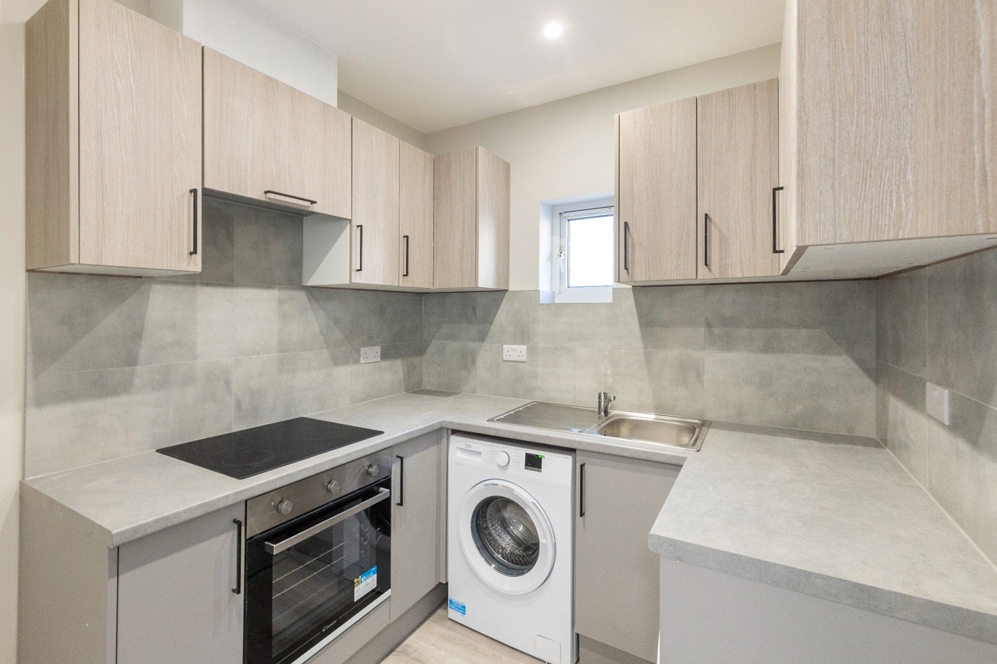 Flat Whitton Avenue West in Greater London