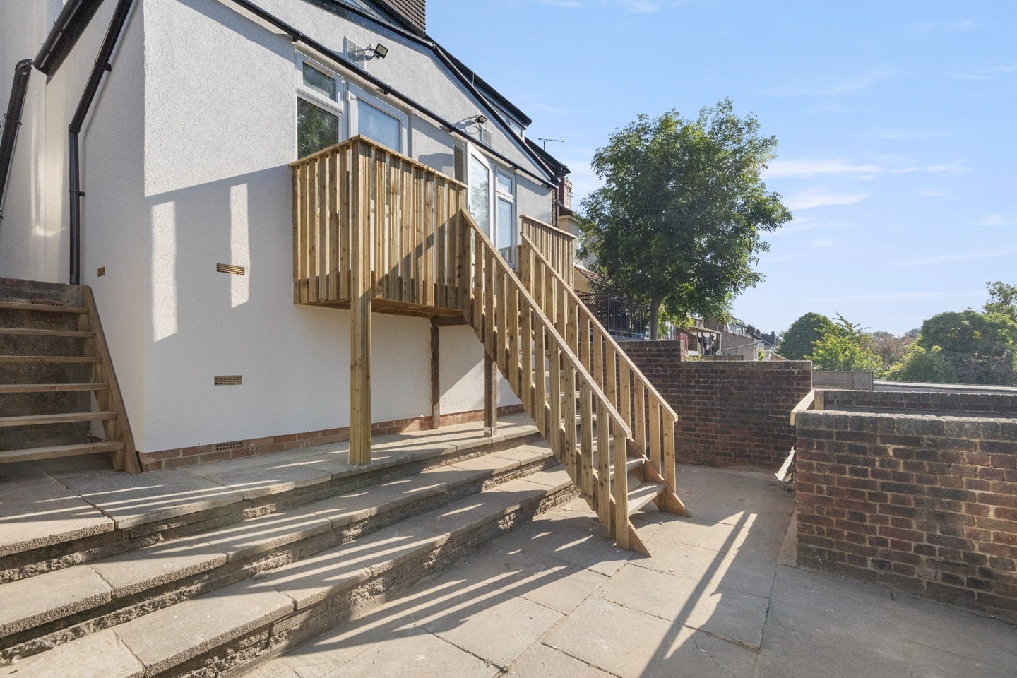 Flat Whitton Avenue West in Greater London