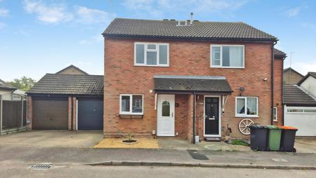 House Conway Close in Houghton Regis