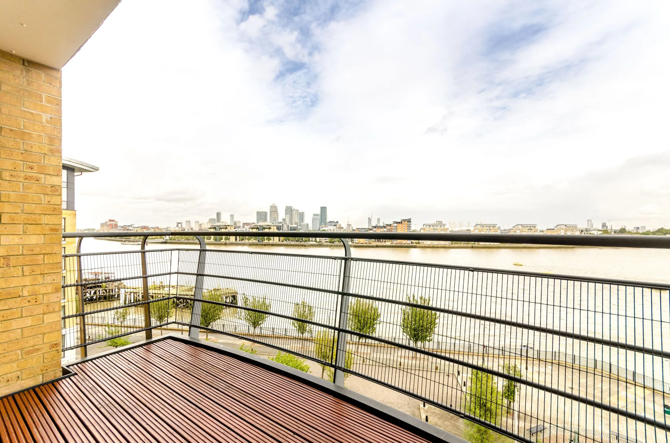 Flat Marlowe Path in Greater London