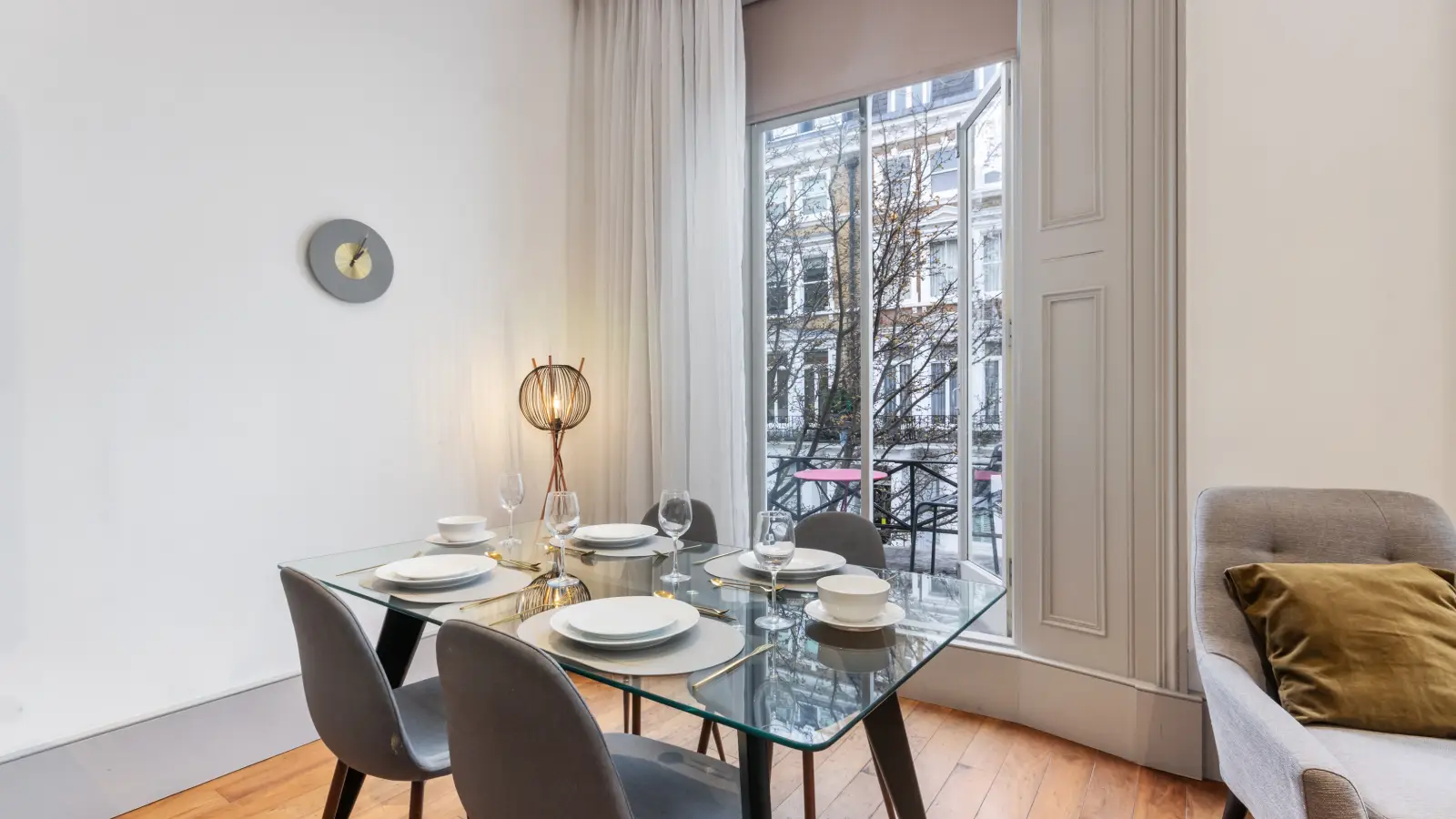 Flat Courtfield Gardens in Greater London
