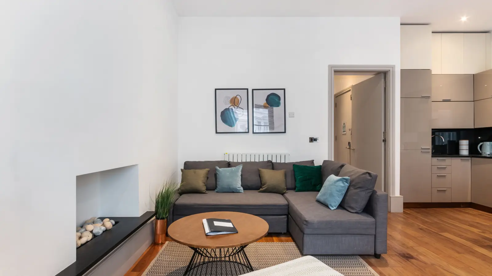 Flat Courtfield Gardens in Greater London