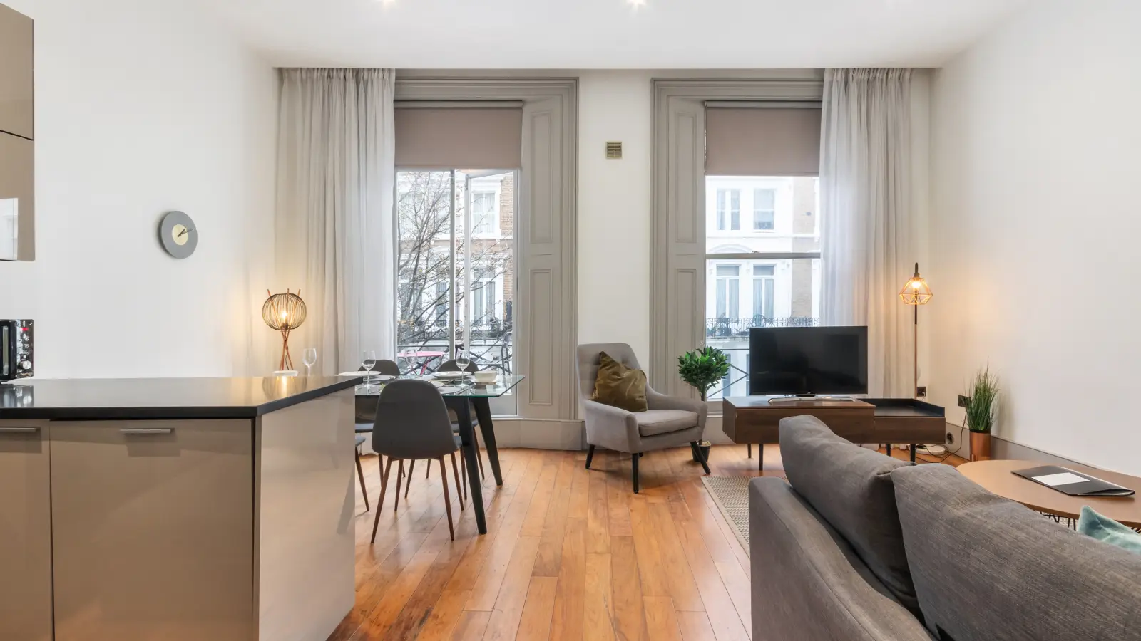 Flat Courtfield Gardens in Greater London