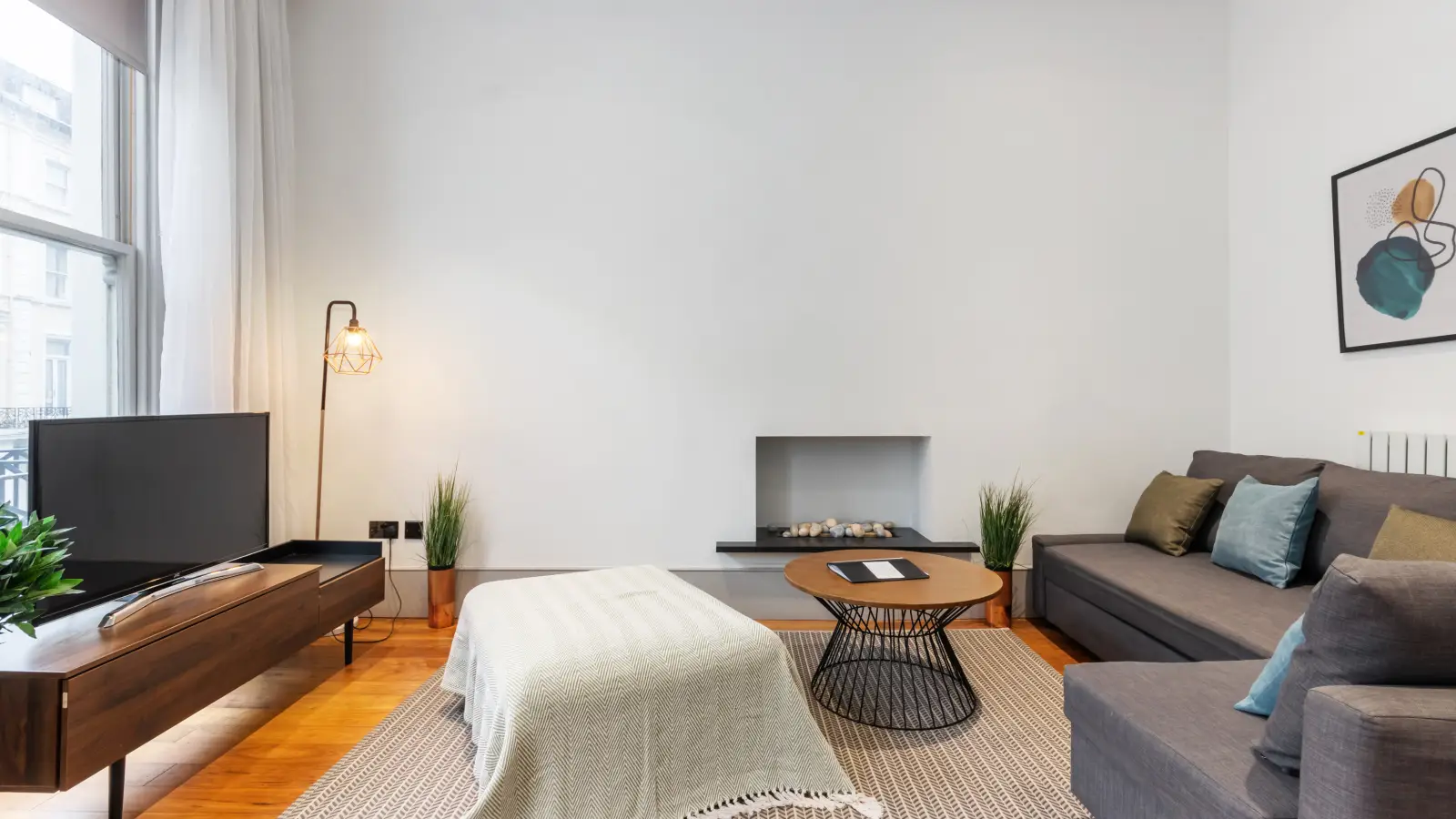 Flat Courtfield Gardens in Greater London