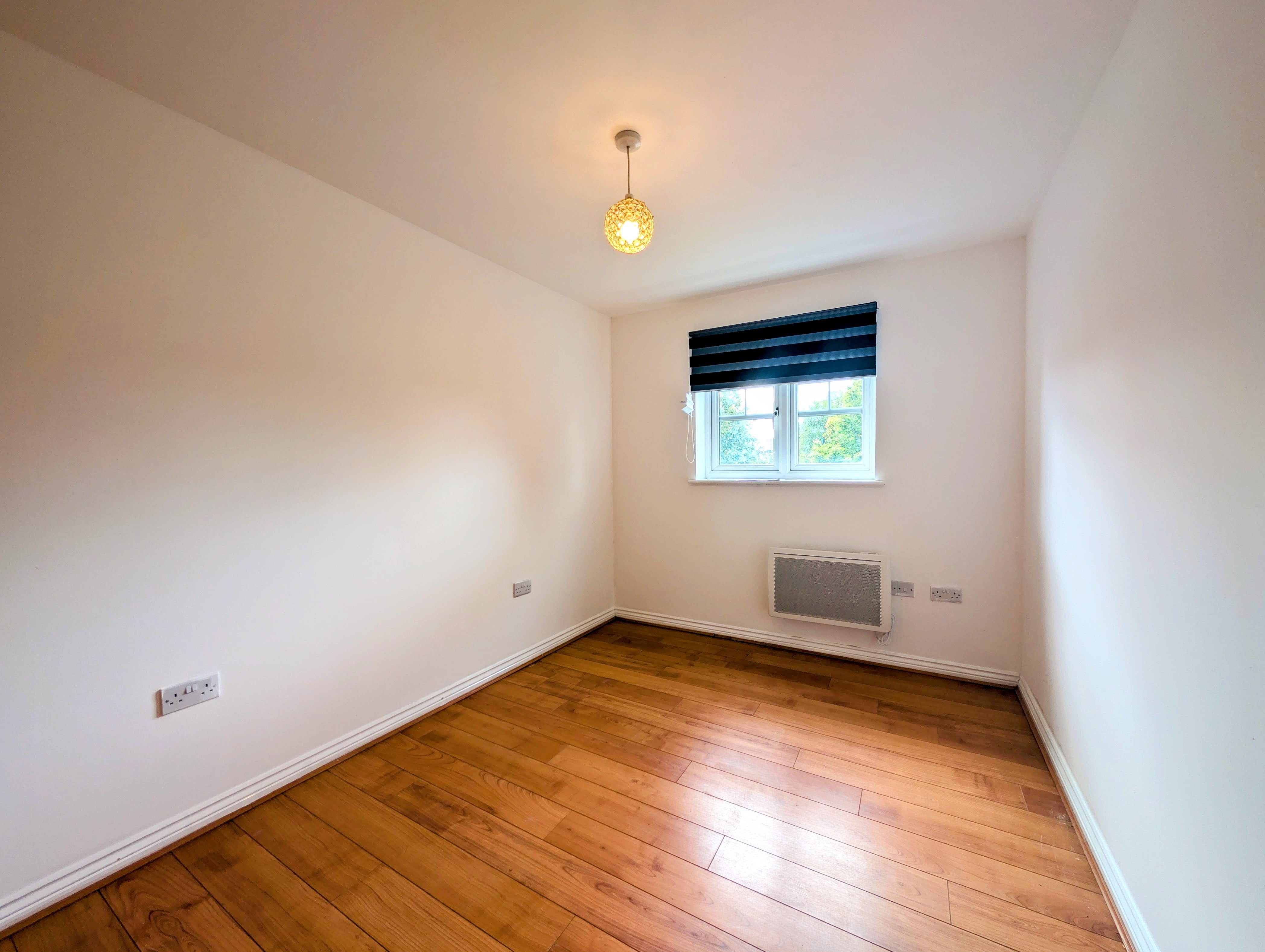 Flat Larch Gardens in Manchester