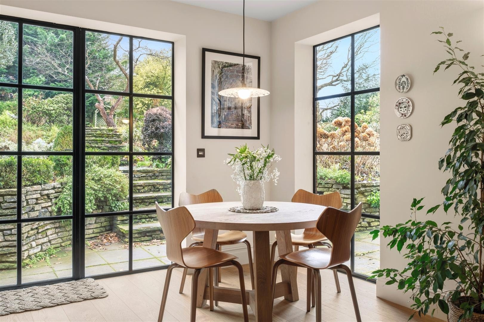 House Ellerton Road in Greater London