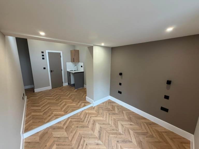 Flat Mayton Street in Greater London