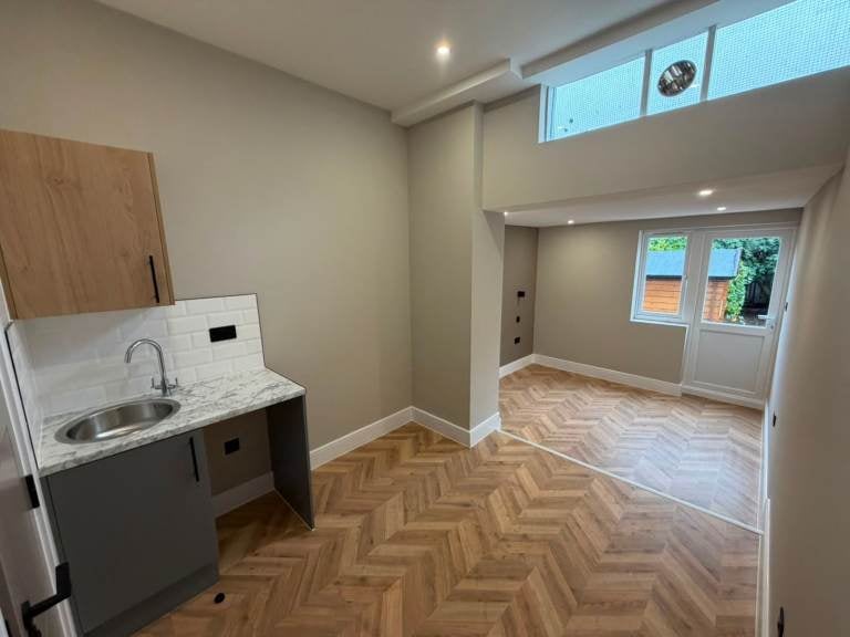 Flat Mayton Street in Greater London