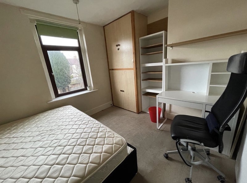 Room Charminster Road in Bristol