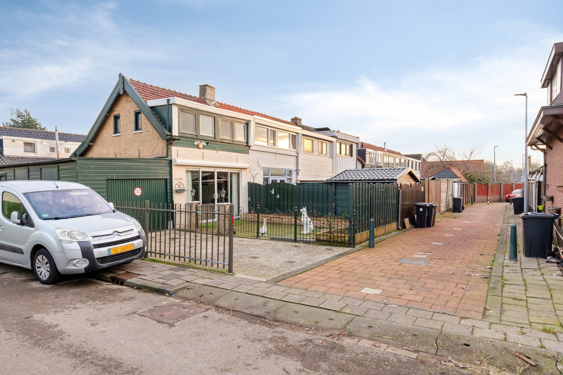 Tussenwoning te koop: Benedenrijweg 171, Rotterdam