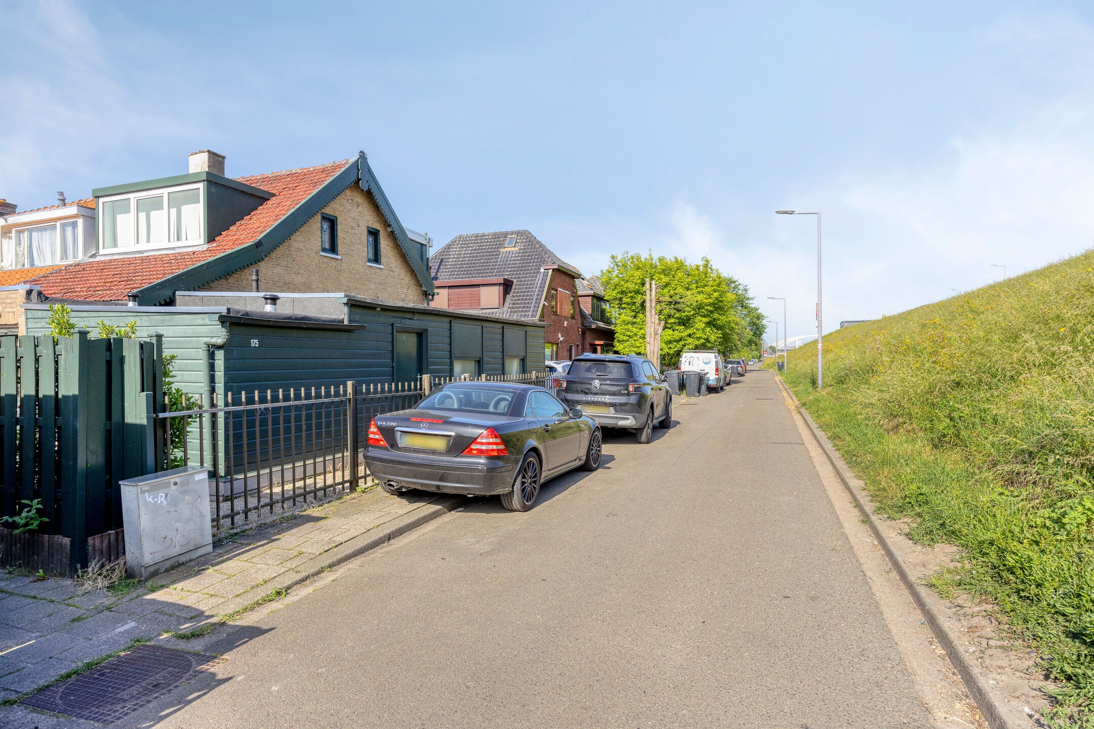 Tussenwoning te koop: Benedenrijweg 171, Rotterdam