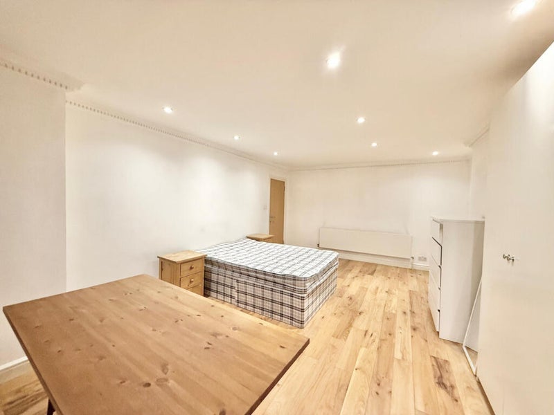 Room Quex Road in Greater London