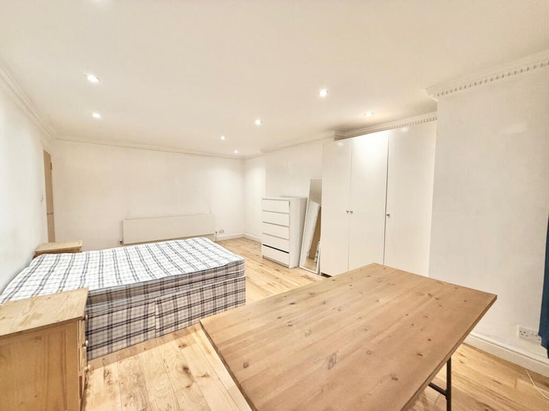 Room Quex Road in Greater London