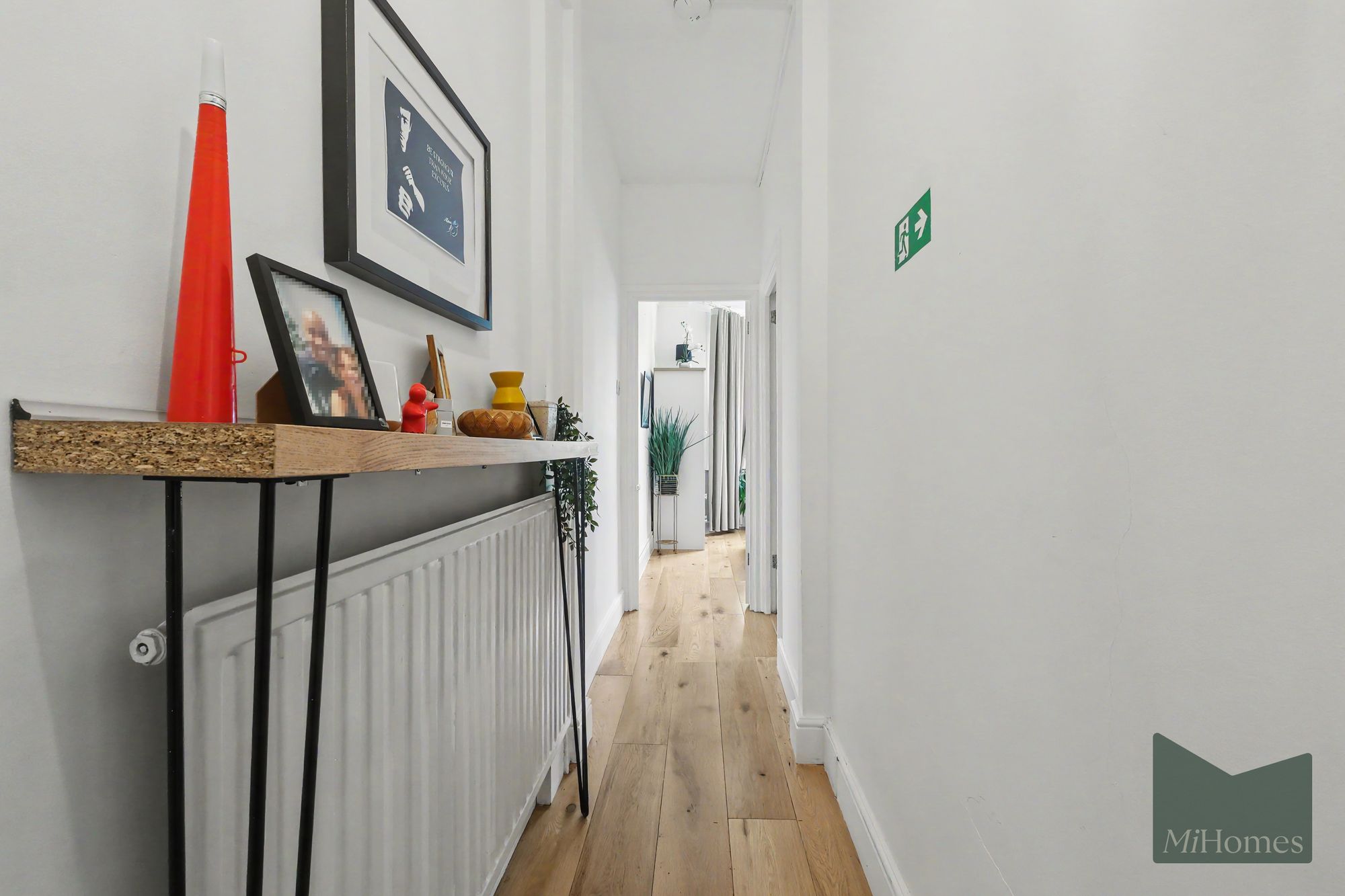 Flat Elmdale Road in Greater London