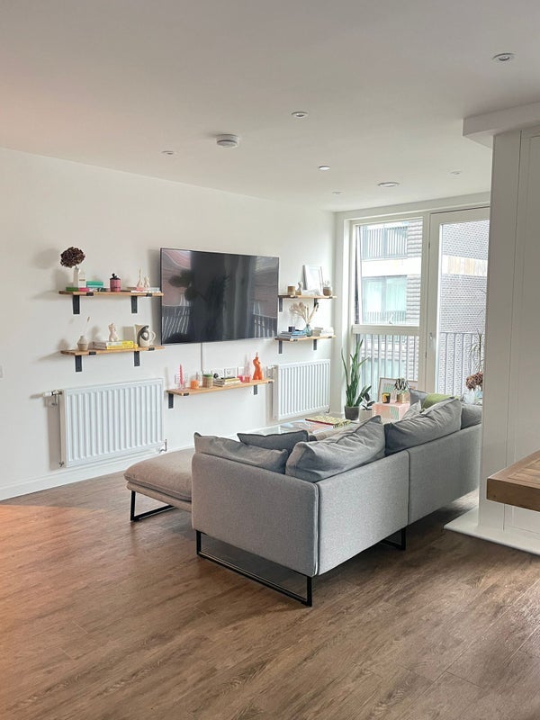 Room Ratcliffe Cross Street in Greater London