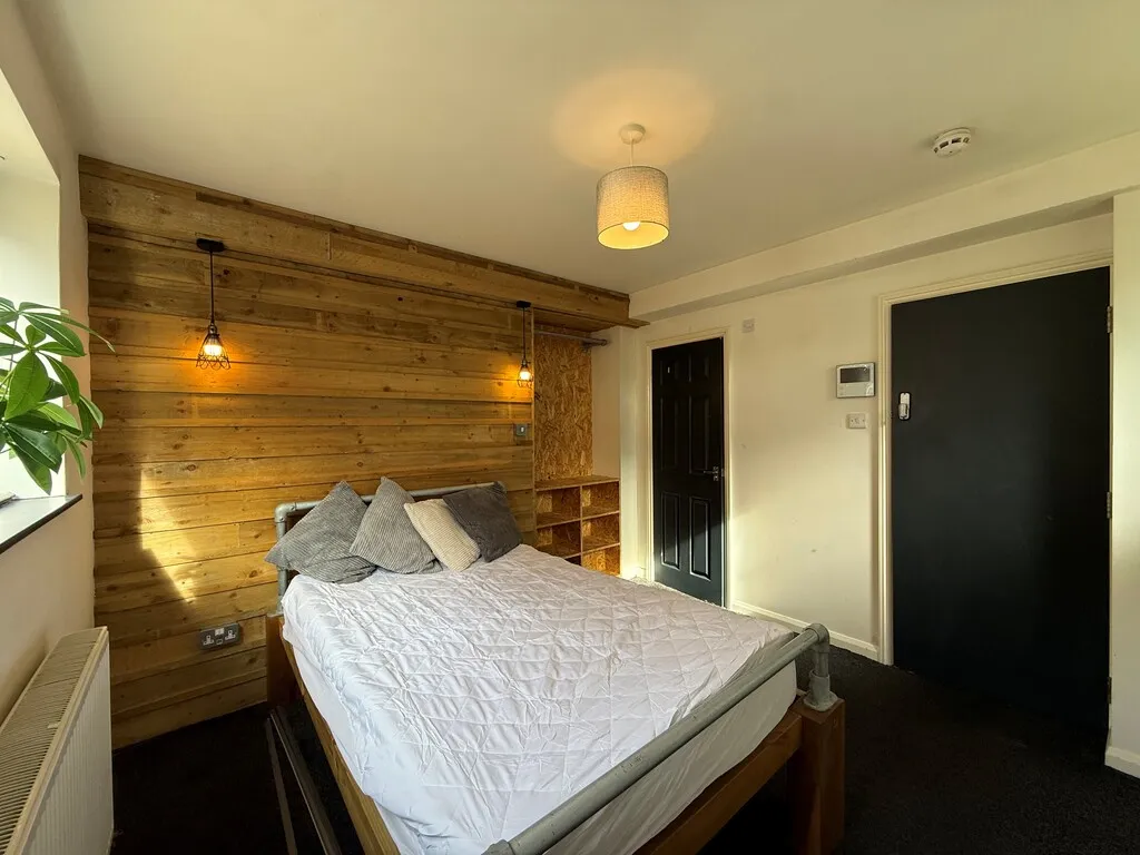 Room Crawford Gardens in Exeter