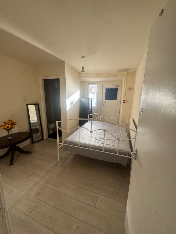Room Birkin Avenue in Nottingham