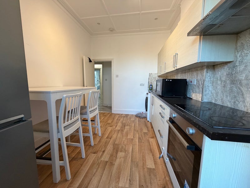 Room Redbourne Avenue in Greater London