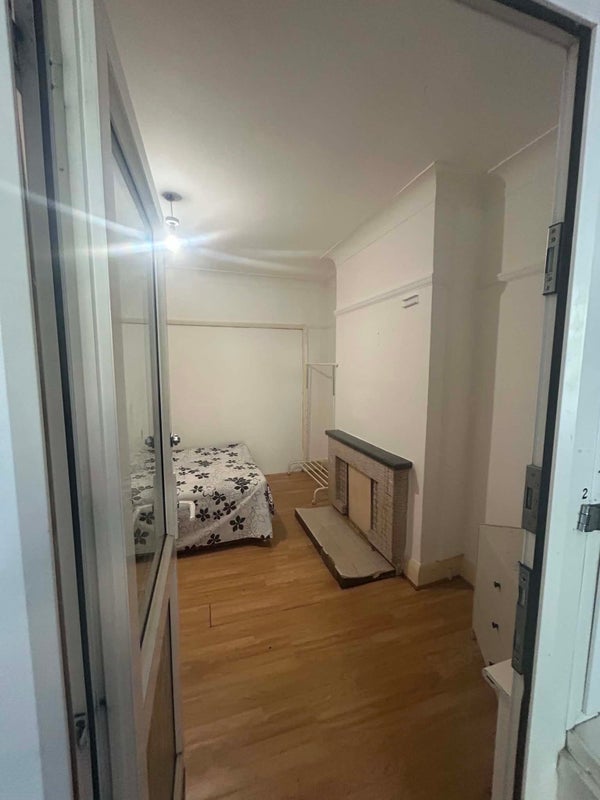 Room Redbourne Avenue in Greater London