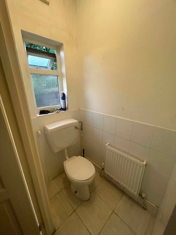 Room Redbourne Avenue in Greater London