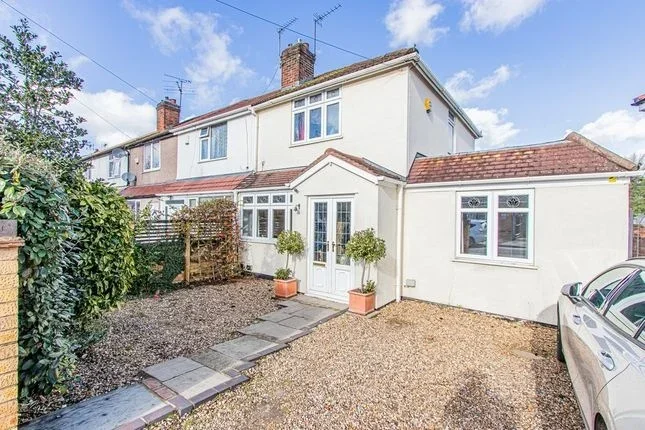 Flat Fredora Avenue in Greater London