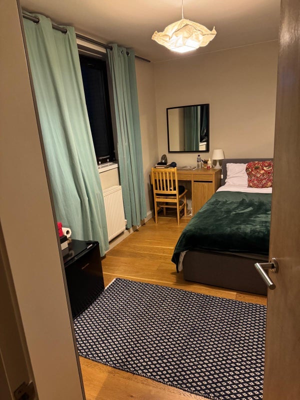 Room Tavistock Crescent in City of Westminster