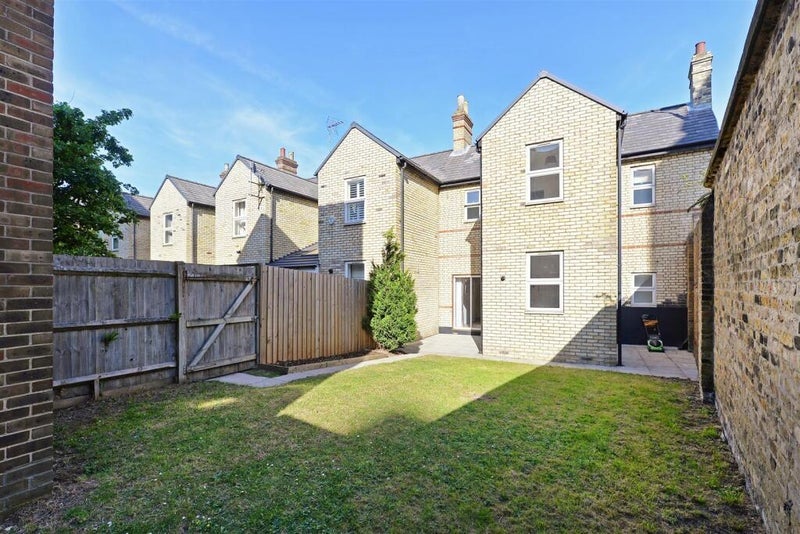 Room Albert Mews in Greater London