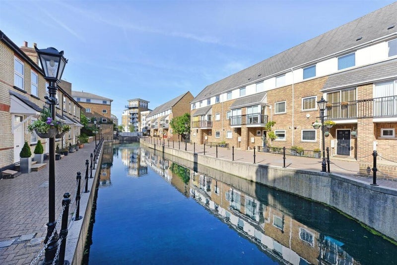 Room Albert Mews in Greater London