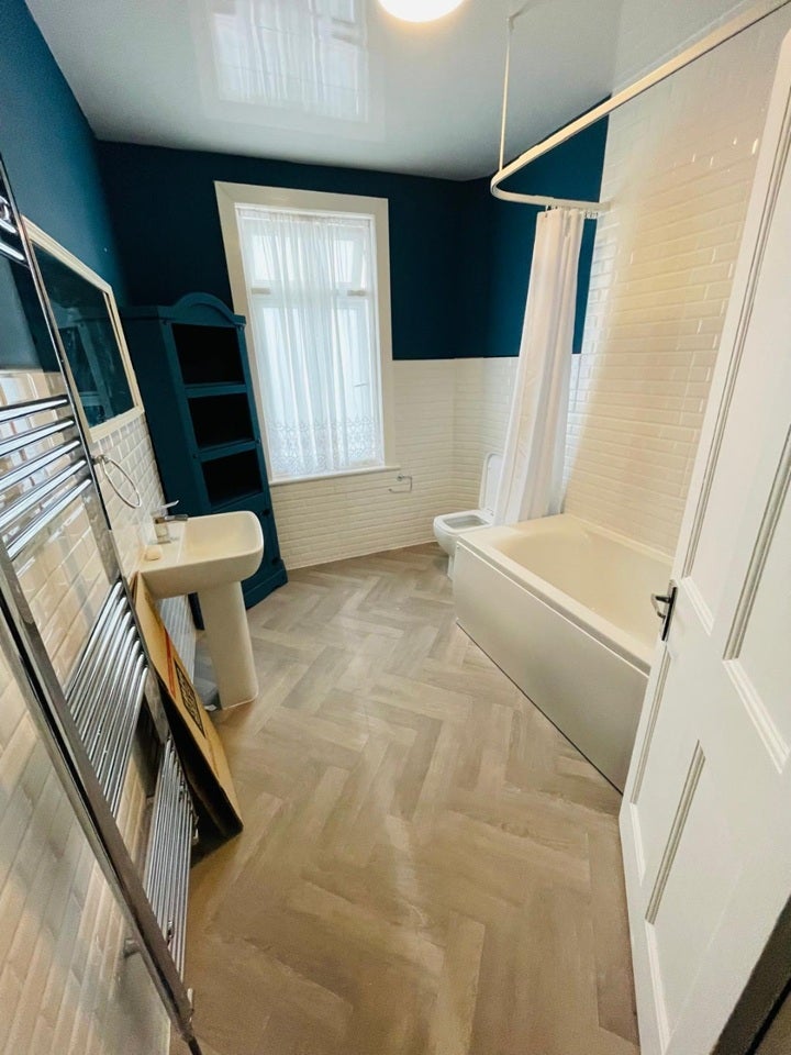 Room Warwick Road in Greater London