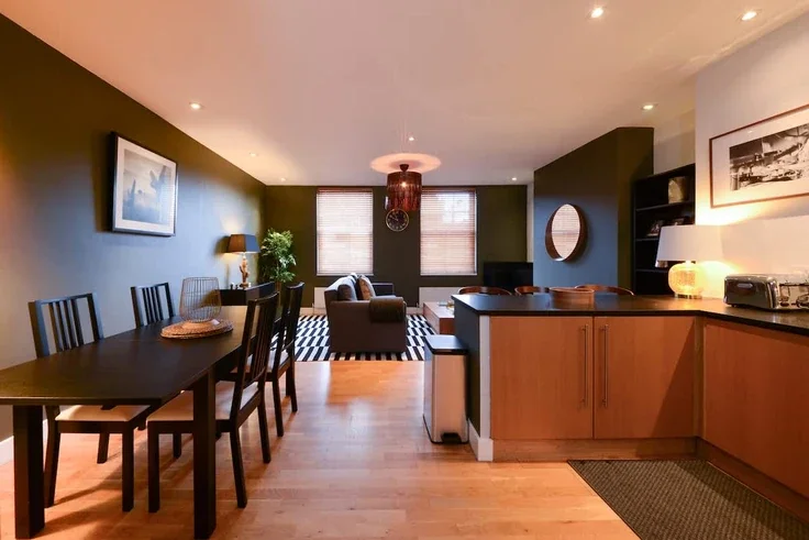Flat Rowallan Road in Greater London