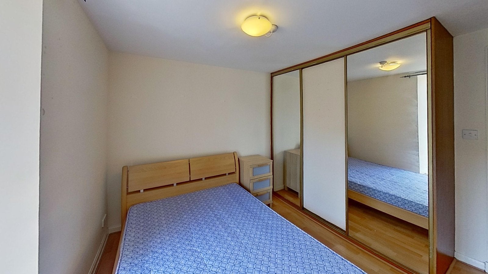 Flat Broad Wynd in City of Edinburgh
