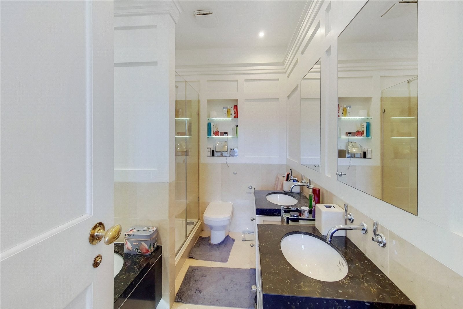Flat Roehampton Lane in Greater London