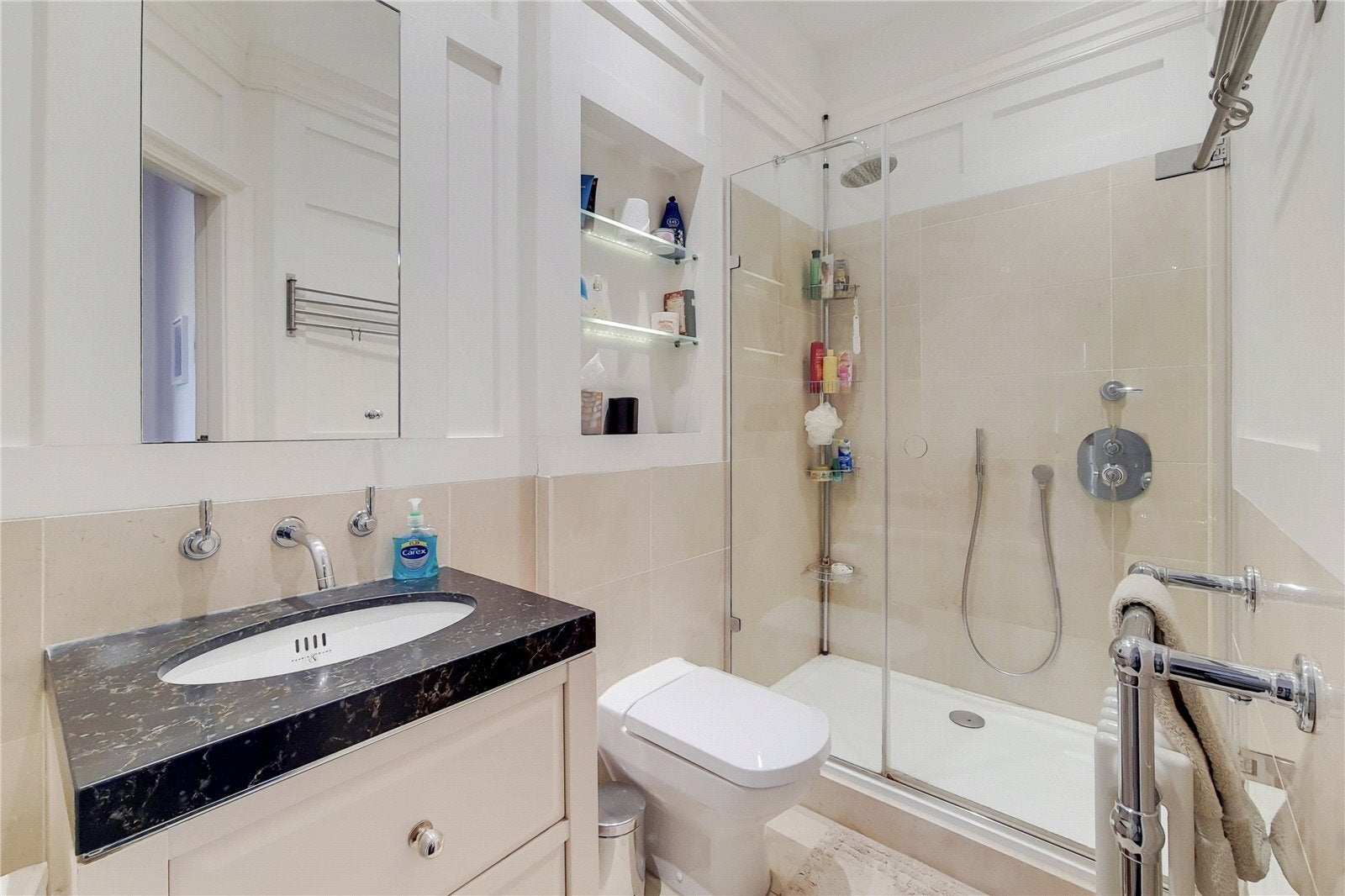 Flat Roehampton Lane in Greater London