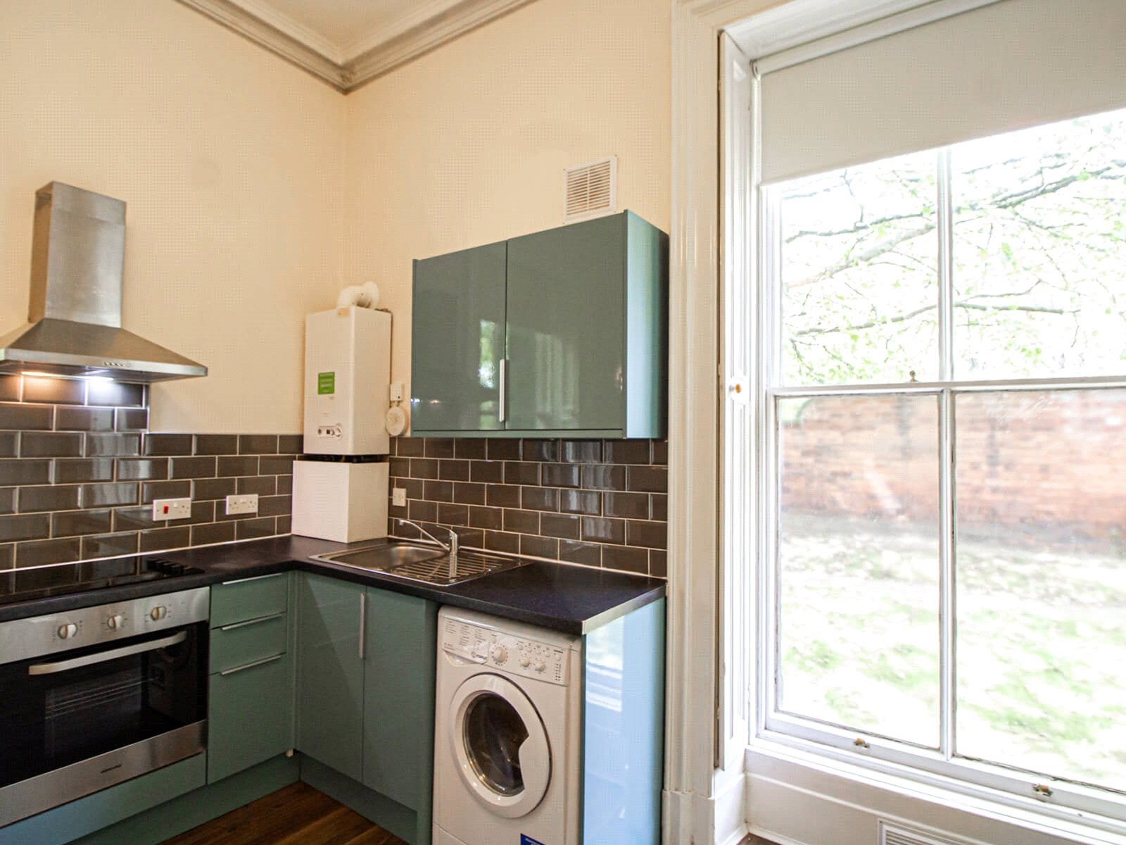Room Clarendon Road in Leeds