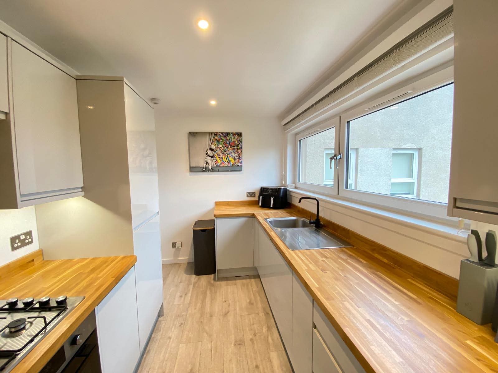 Flat Kingsknowe Court in City of Edinburgh
