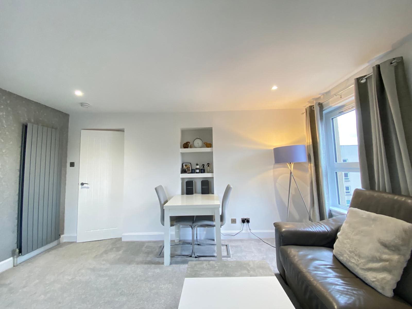 Flat Kingsknowe Court in City of Edinburgh