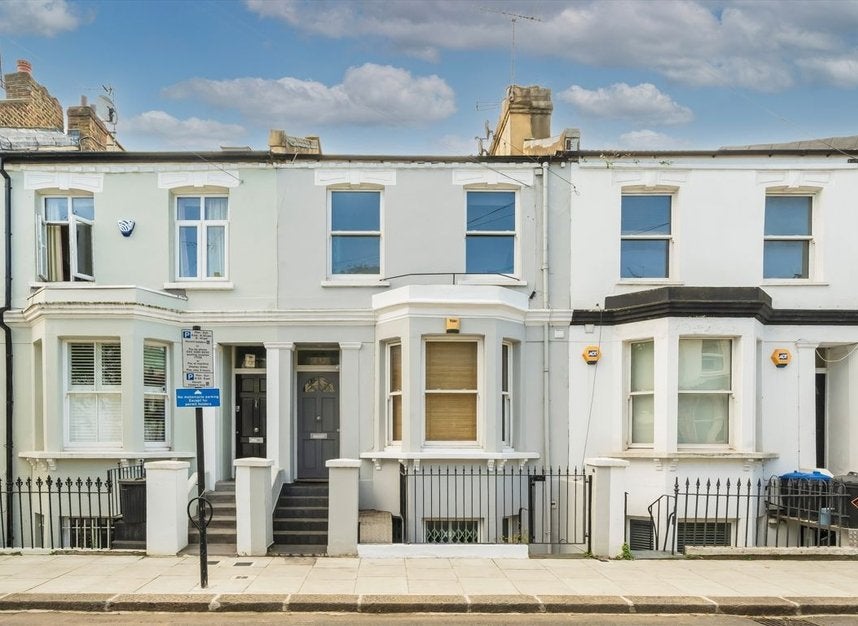 Flat Tadmor Street in Greater London