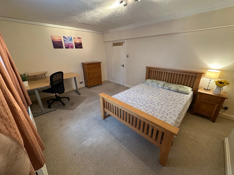 Room Ellsworth Street in Greater London