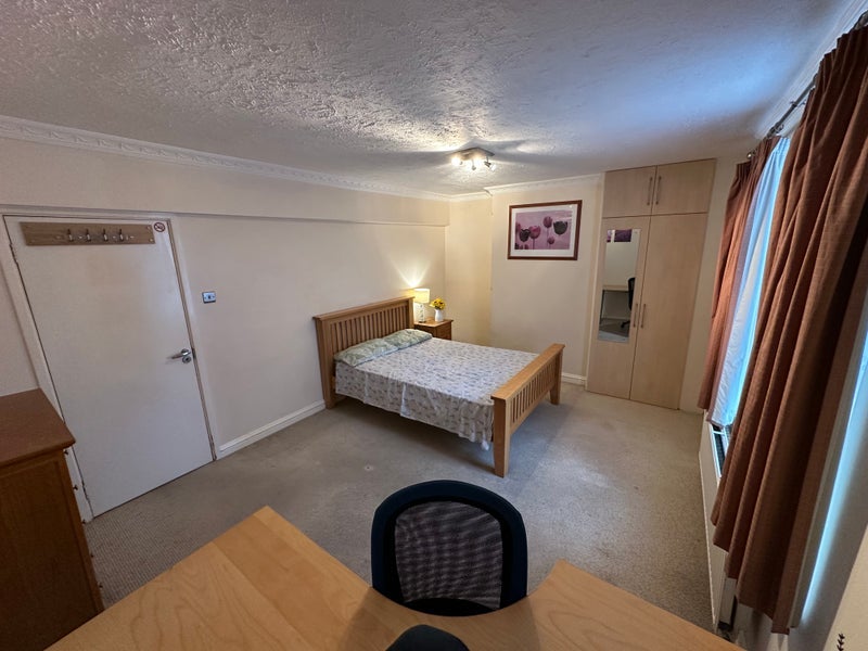 Room Ellsworth Street in Greater London