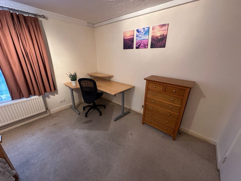 Room Ellsworth Street in Greater London