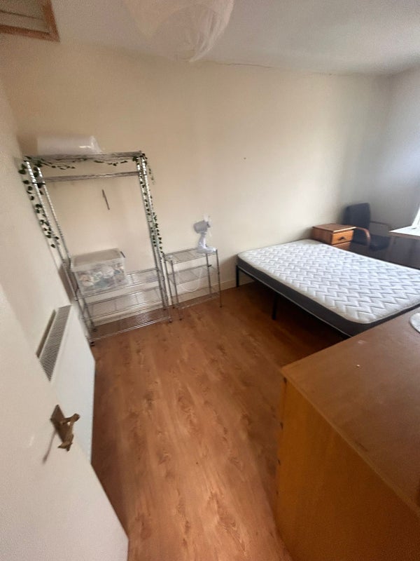 Room Brighton Road in Greater London