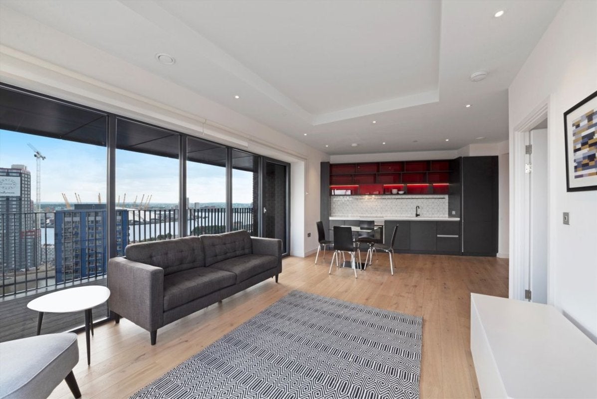 Flat Lyell Street in Greater London