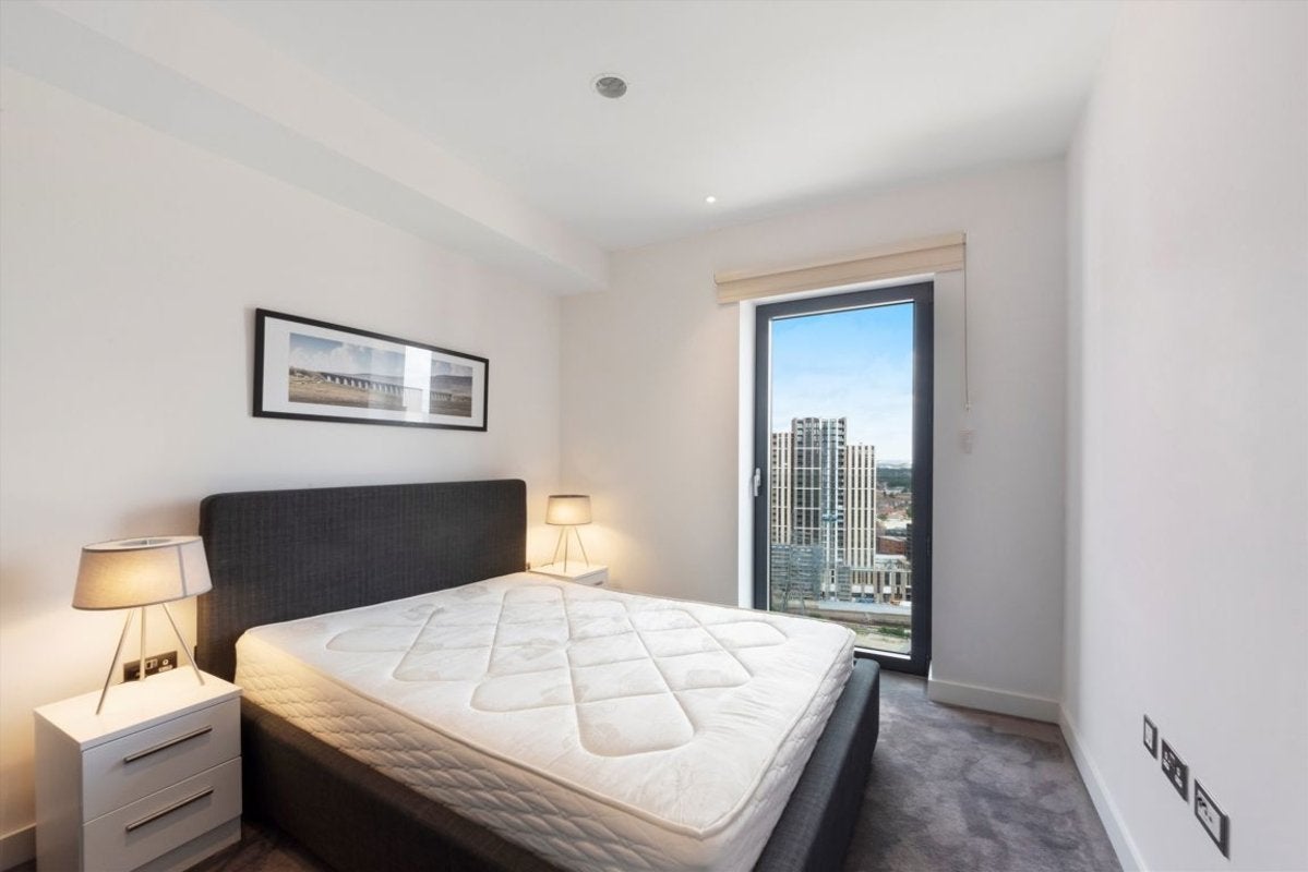 Flat Lyell Street in Greater London
