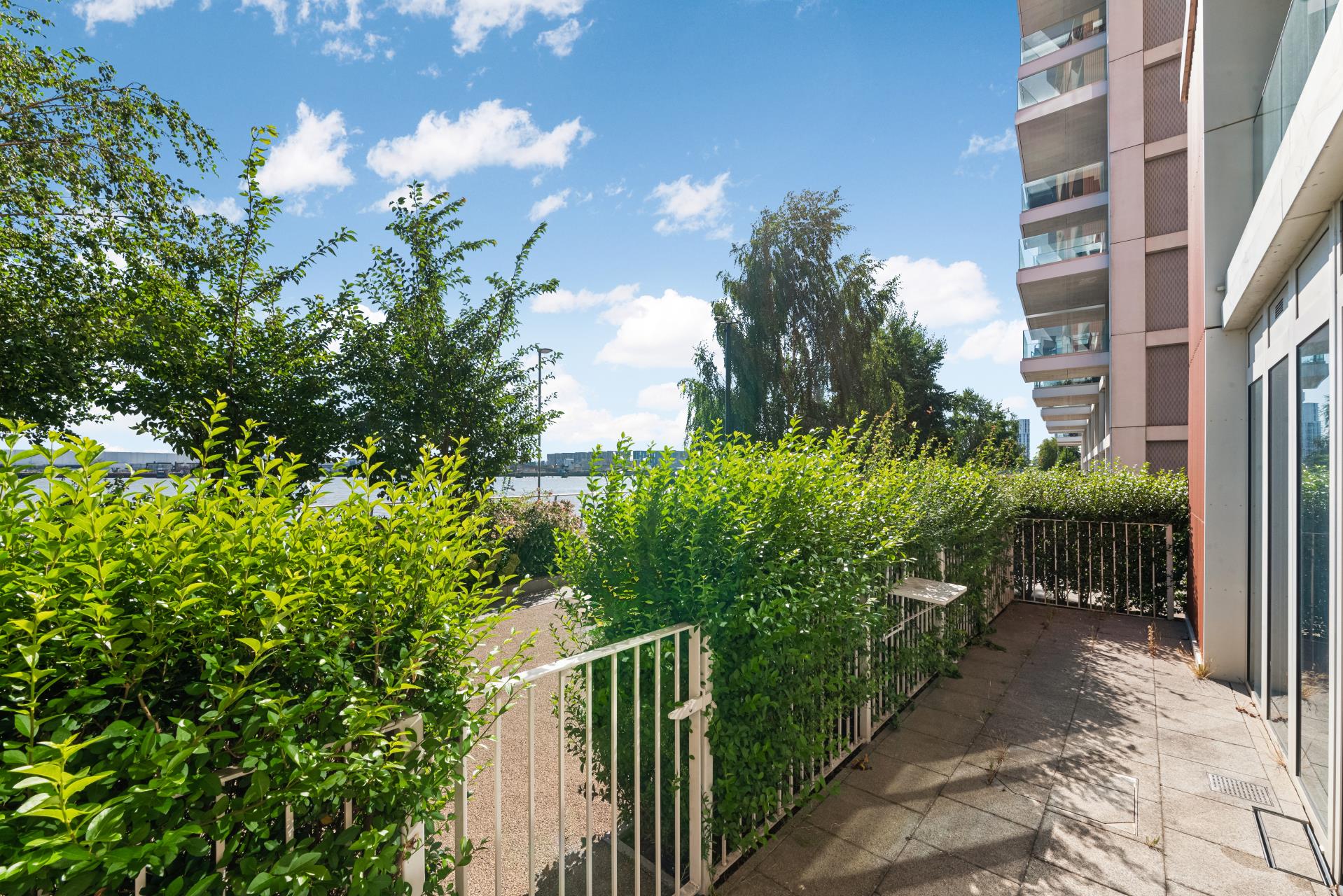 Flat Royal Crest Avenue in Greater London