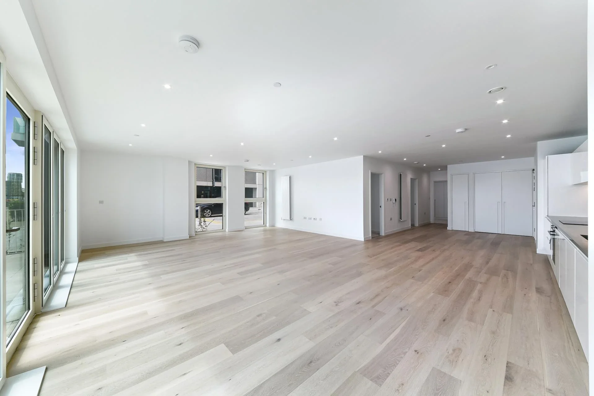 Flat Royal Crest Avenue in Greater London