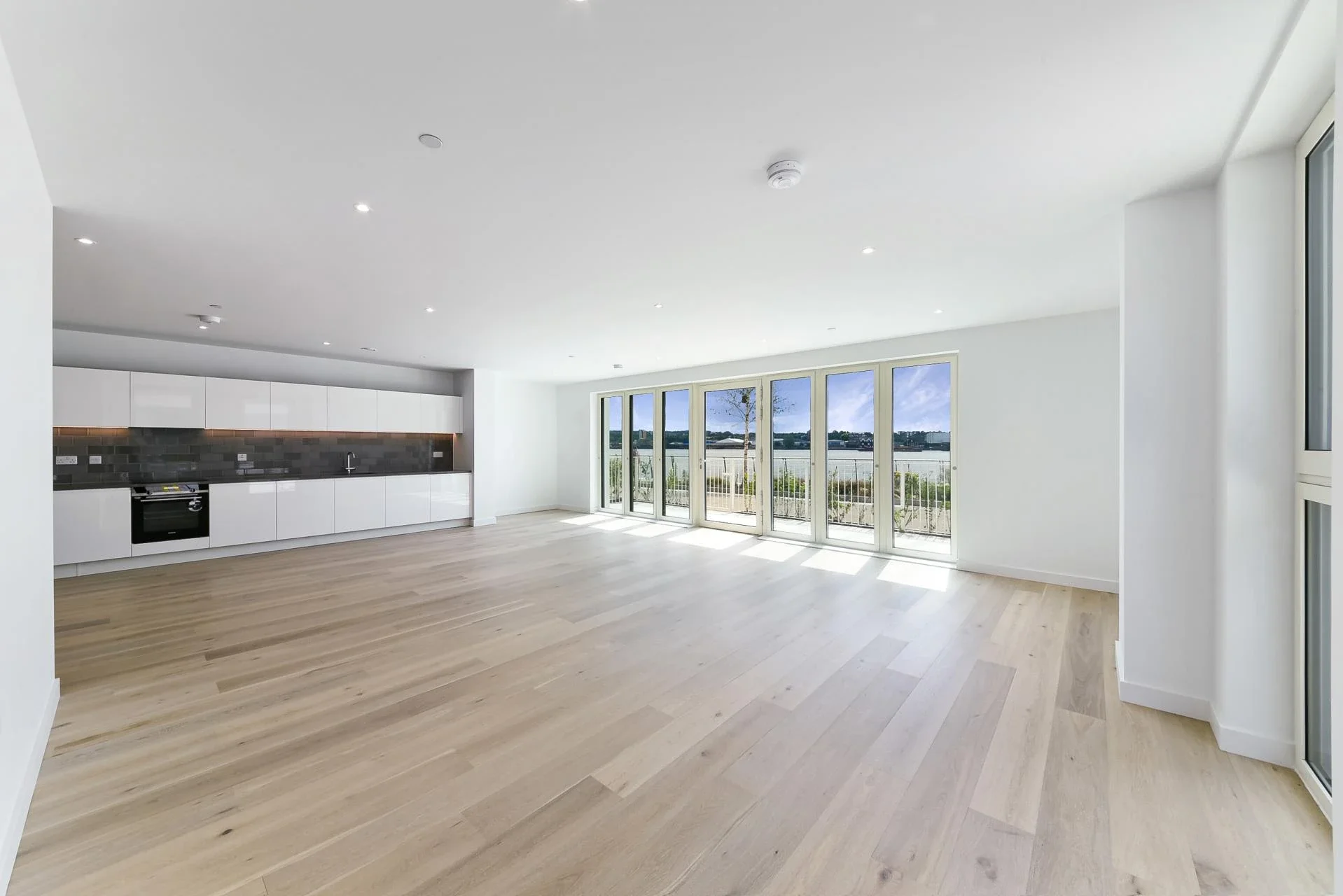 Flat Royal Crest Avenue in Greater London