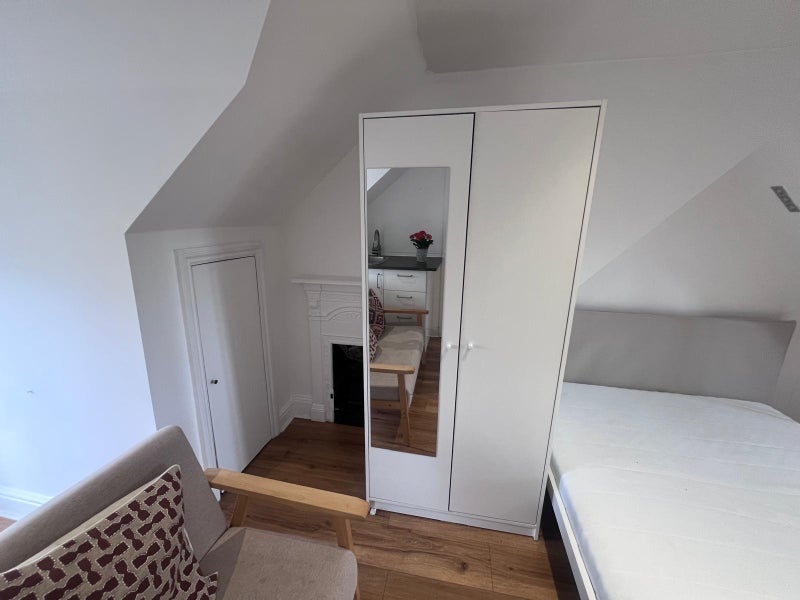 Flat Gordon Road in Greater London